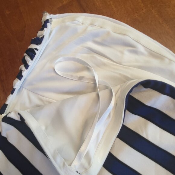 White House Black Market ~ Sz S ~ Chain Lined ~ Tube Top ~ NWT - Picture 5 of 9